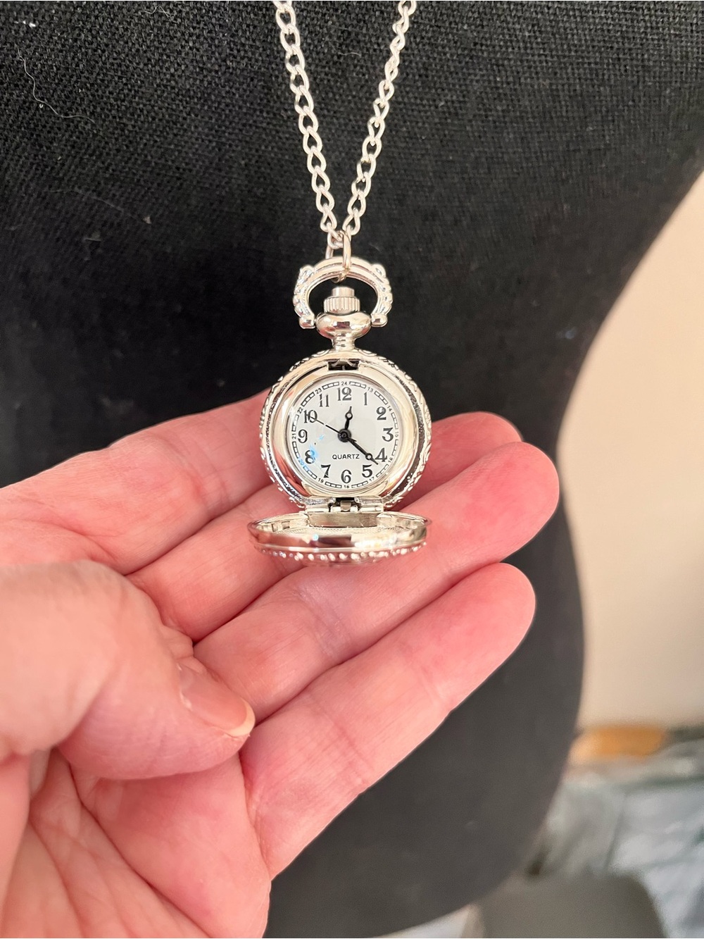 N236 Silver-Tone Locket Watch Pendant Necklace - Elegant Jewelry- needs battery